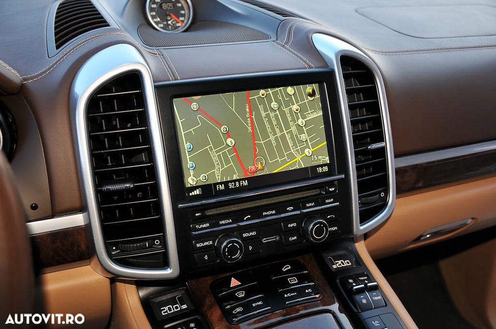 Porsche Cayenne - 15