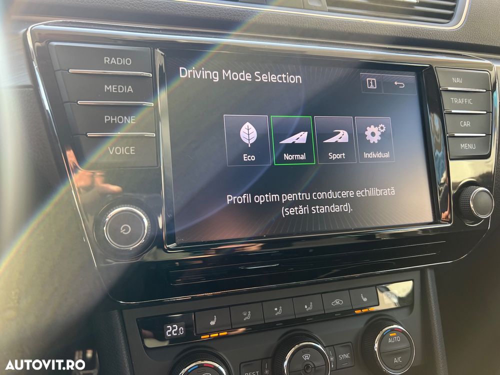 Skoda Superb 2.0 TDI DSG Sportline - 33