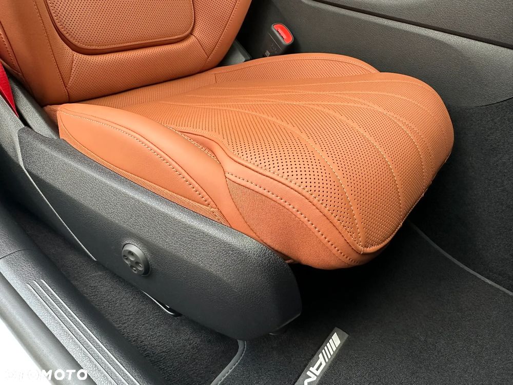 Mercedes-Benz Klasa C AMG 63 S E Performance PHEV 4-Matic - 25