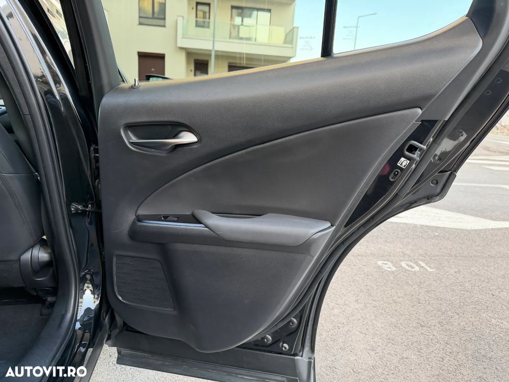 Lexus UX 250h E-FOUR Luxury ML - 27