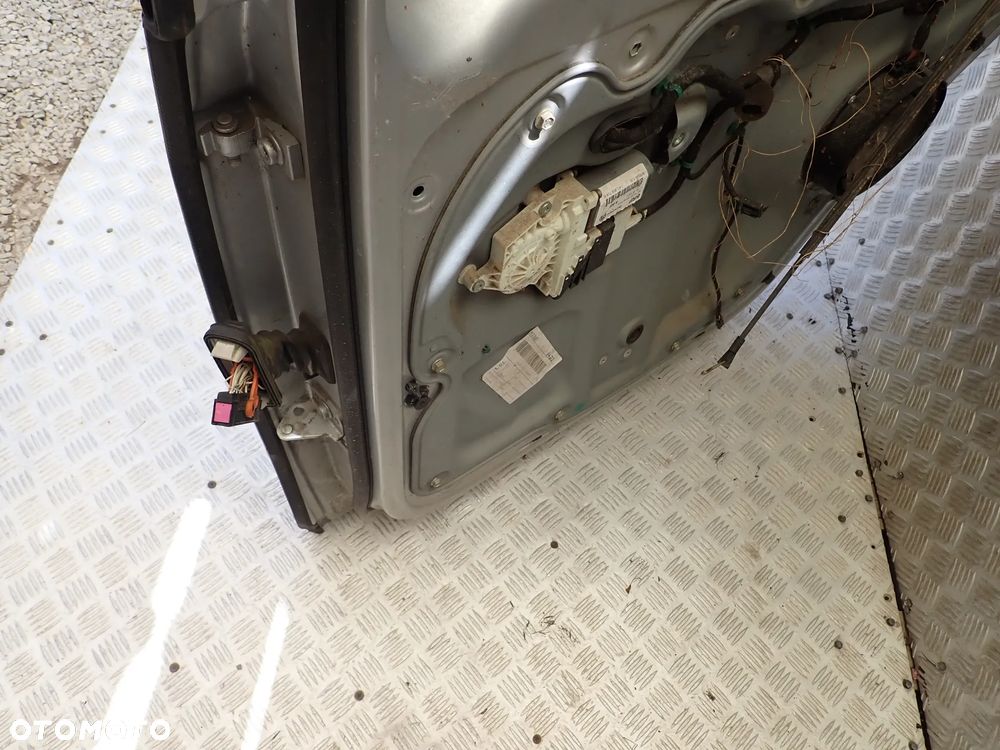 DRZWI PRAWY  PRZÓD VW TOURAN KOD LAKIERU LA7W 450 ZŁ - 7