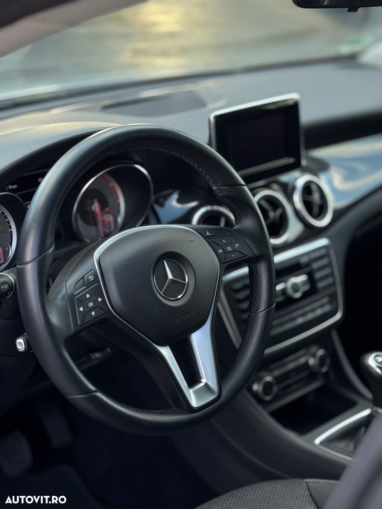 Mercedes-Benz CLA 180 UrbanStyle Edition - 11