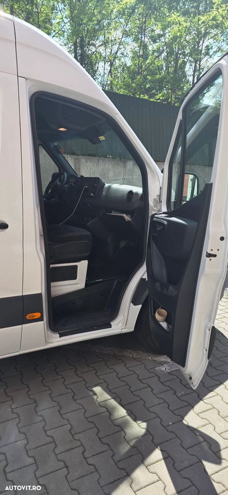 Mercedes-Benz Sprinter - 13