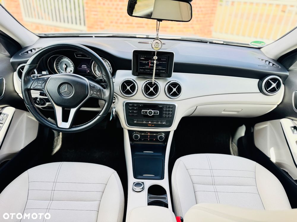 Mercedes-Benz GLA 200 7G-DCT Style - 16