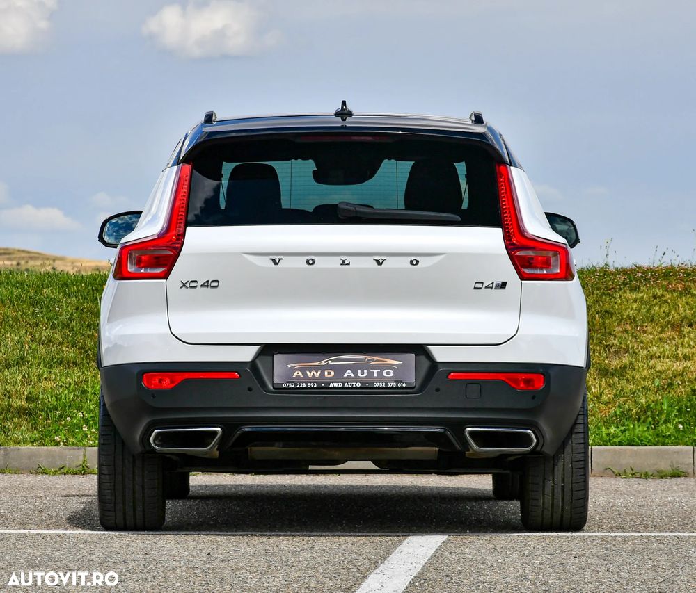 Volvo XC 40 D4 AWD Geartronic R-Design - 31