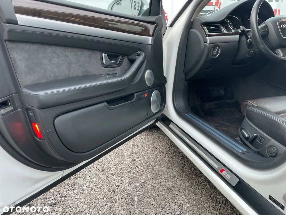 Audi S8 - 15