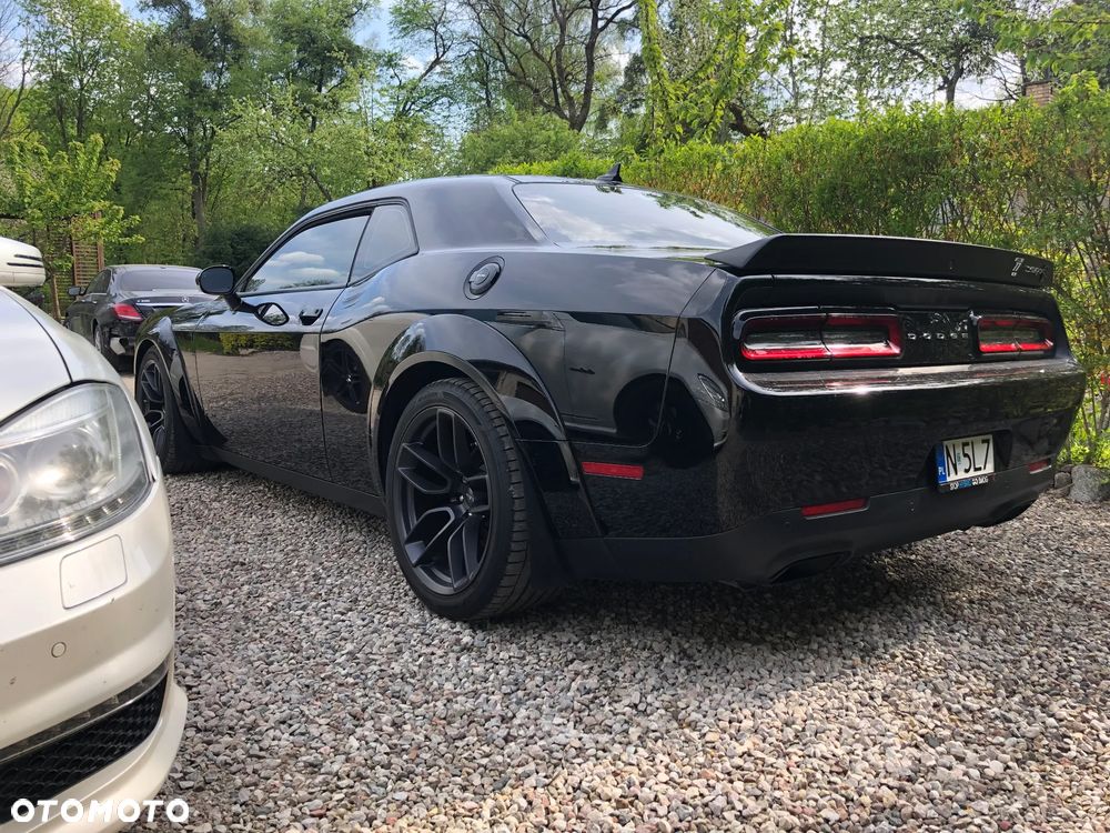 Dodge Challenger - 8