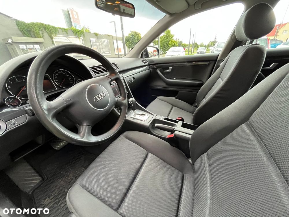 Audi A4 Limousine - 10