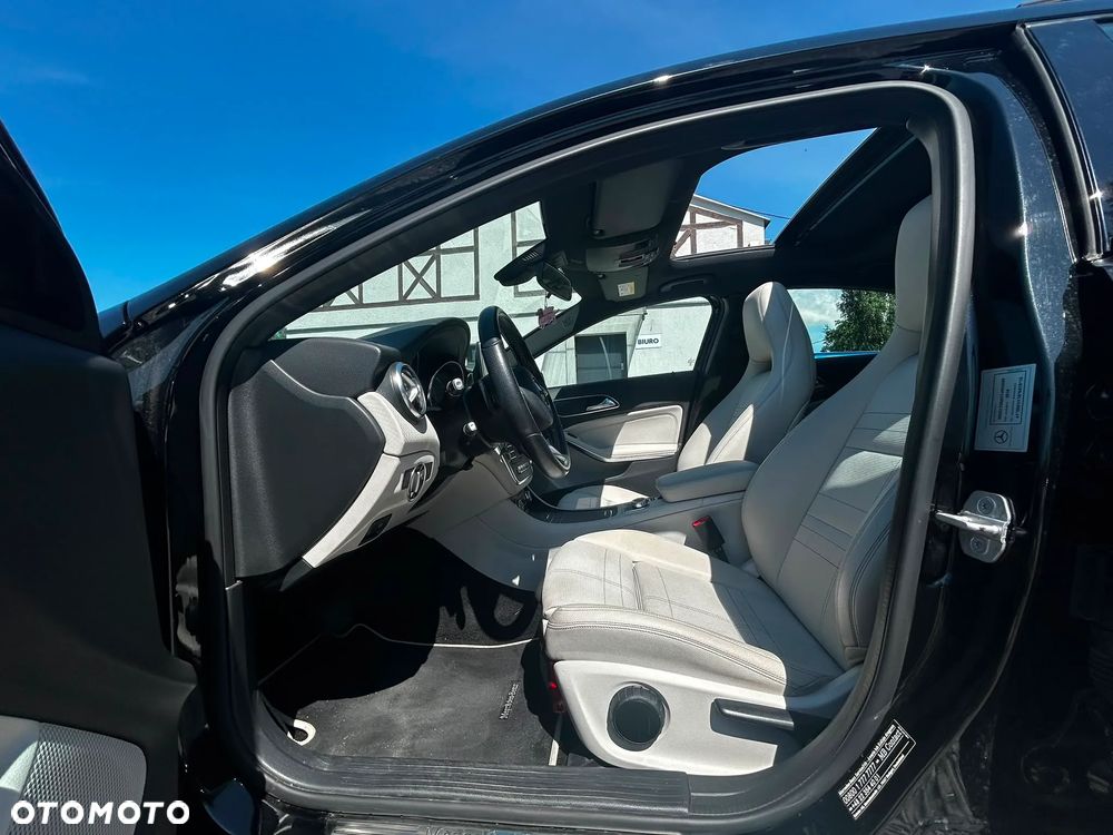 Mercedes-Benz Klasa A 200 7G-DCT Urban - 12