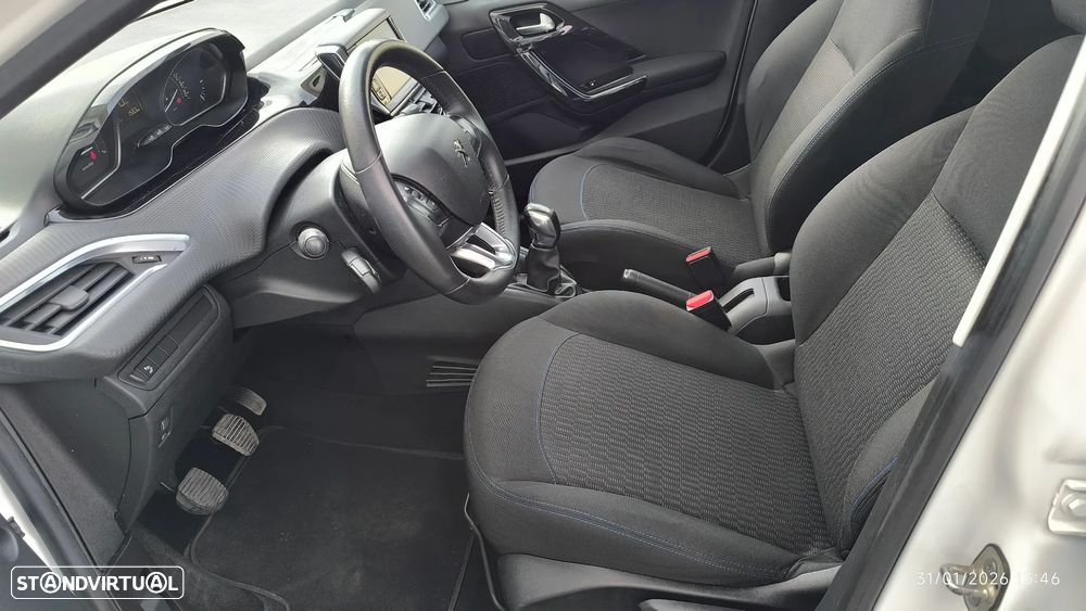 Peugeot 208 1.2 PureTech Style - 32