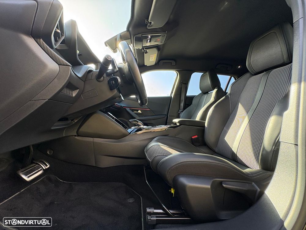 Peugeot 2008 BlueHDi 130 EAT8 GT - 20