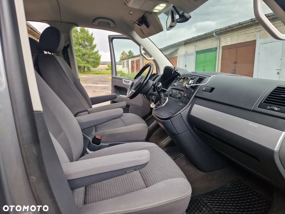 Volkswagen Multivan - 16