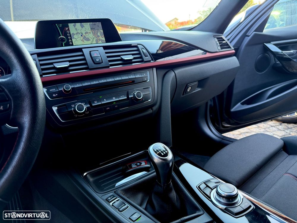 BMW 318 d Touring Line Sport - 37