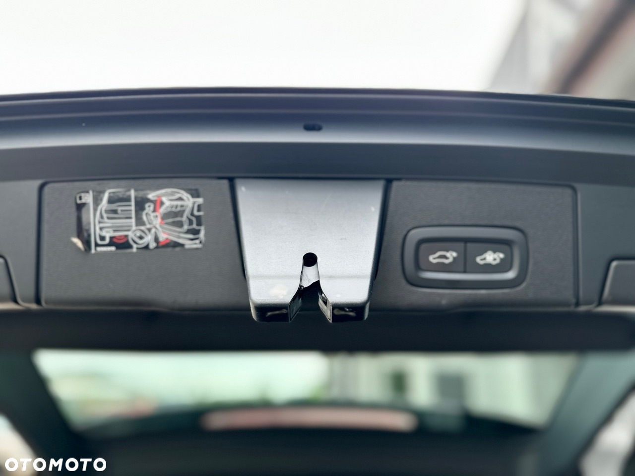 Volvo XC 60 T6 AWD Plug-In Hybrid R-Design - 34