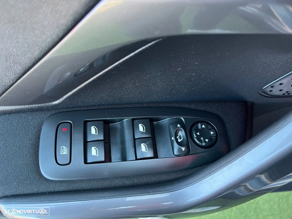 Peugeot 2008 1.6 BlueHDi Style - 16