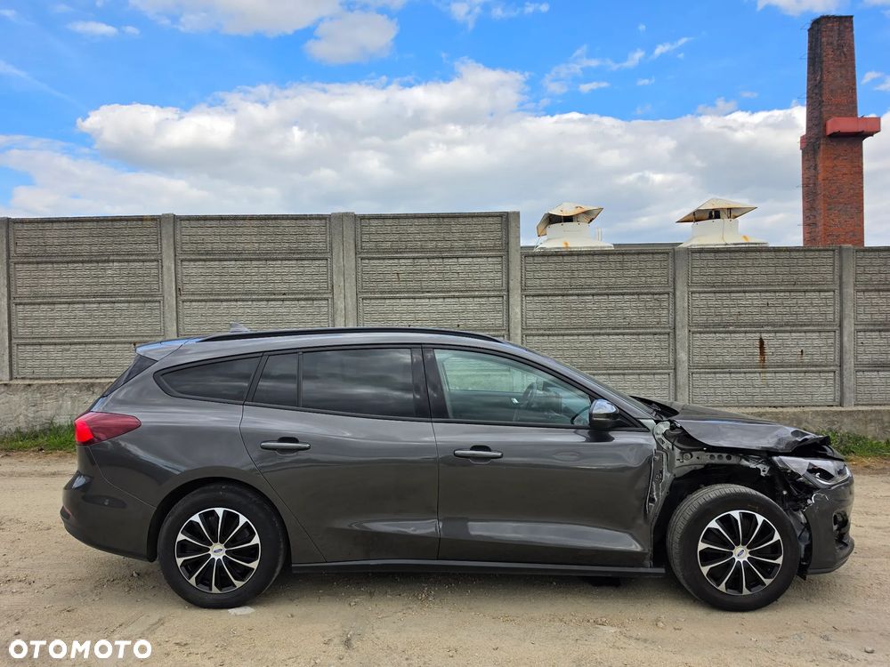 Ford Focus SW 1.0 EcoBoost S&S COOL&CONNECT - 39