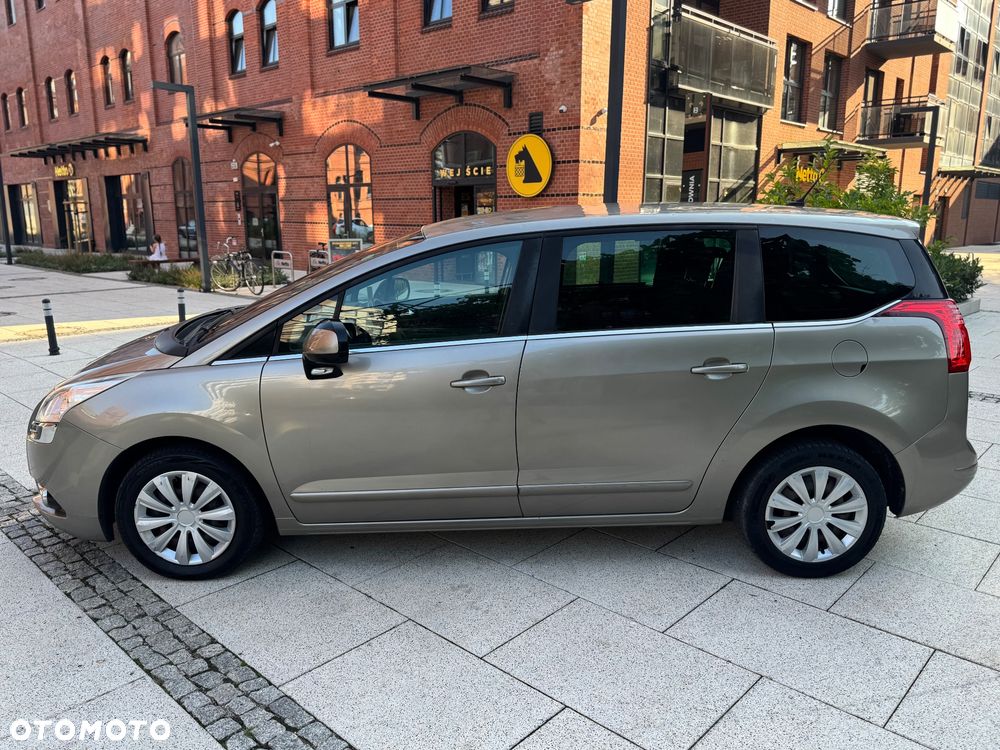 Peugeot 5008 - 8