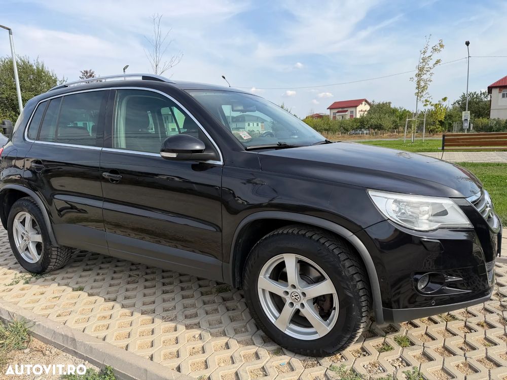 Volkswagen Tiguan - 1