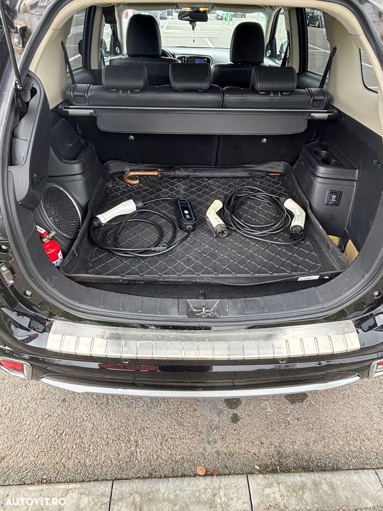 Mitsubishi Outlander - 10