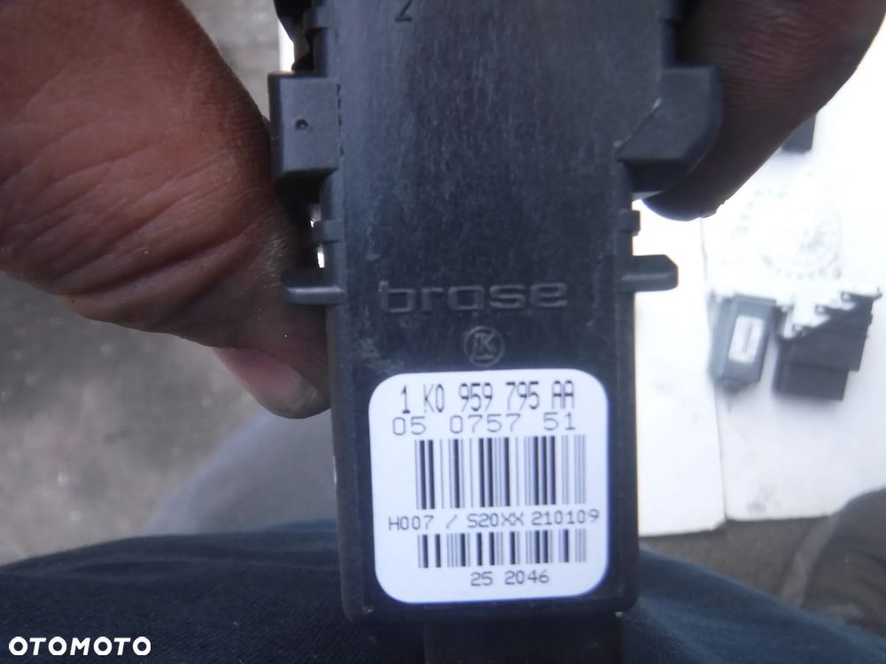 Vw Tiguan Skoda Seat Golf Passat B6  silniczek tyl szyby 5N0959703 1K0959794E   5N0959704B 1K0959795AA 5N0959703B 1K0959794AA 5N0959704 1K0959795E - 6