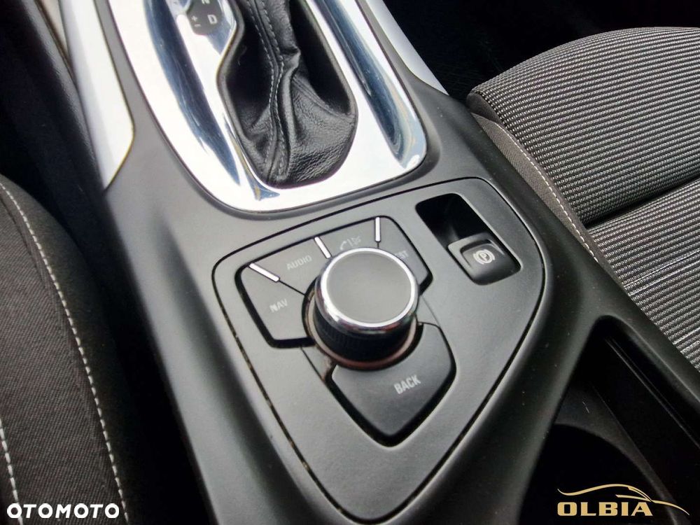 Opel Insignia - 32