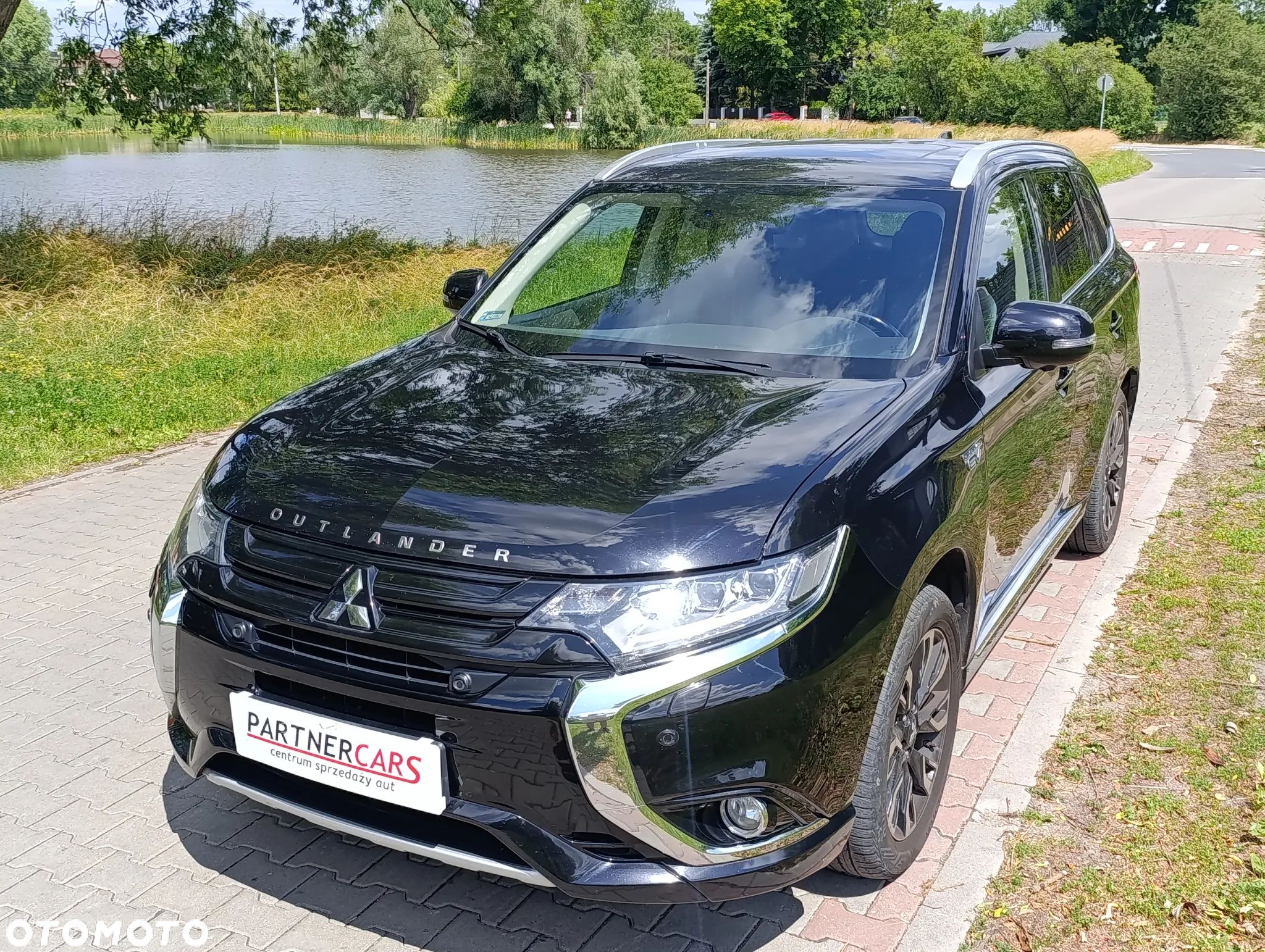 Mitsubishi Outlander - 1