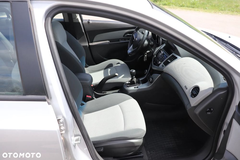Chevrolet Cruze 1.6 Base - 15