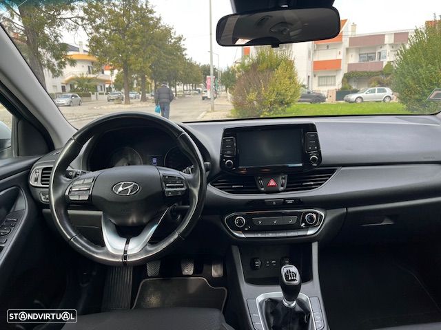 Hyundai i30 CW - 16