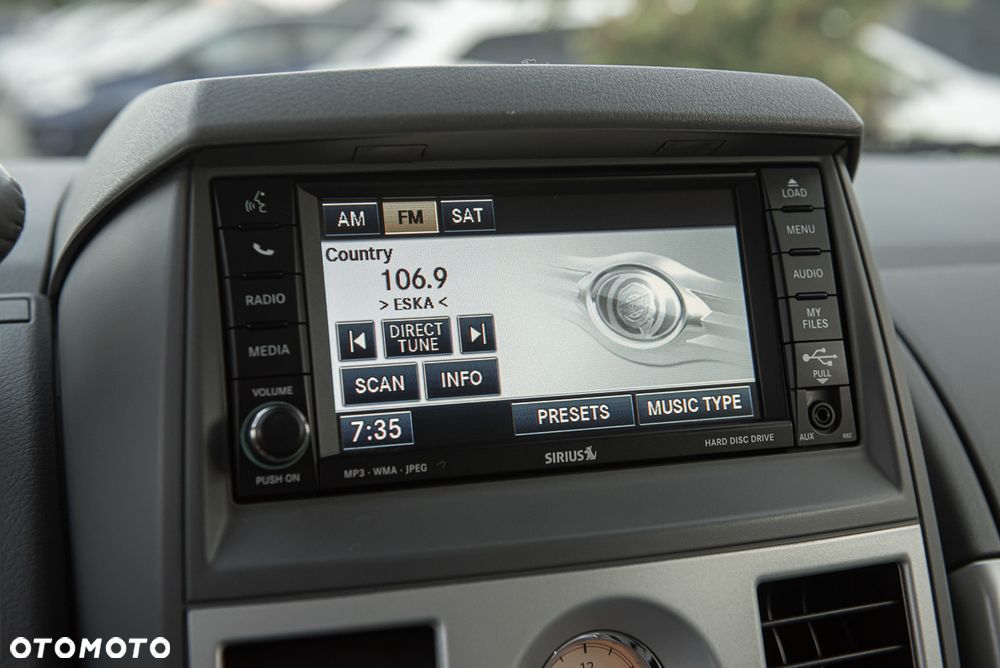 Chrysler Town & Country - 29