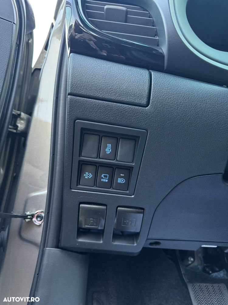 Toyota Hilux 2.8D 204CP 4x4 Double Cab AT MHEV Invincible - 18