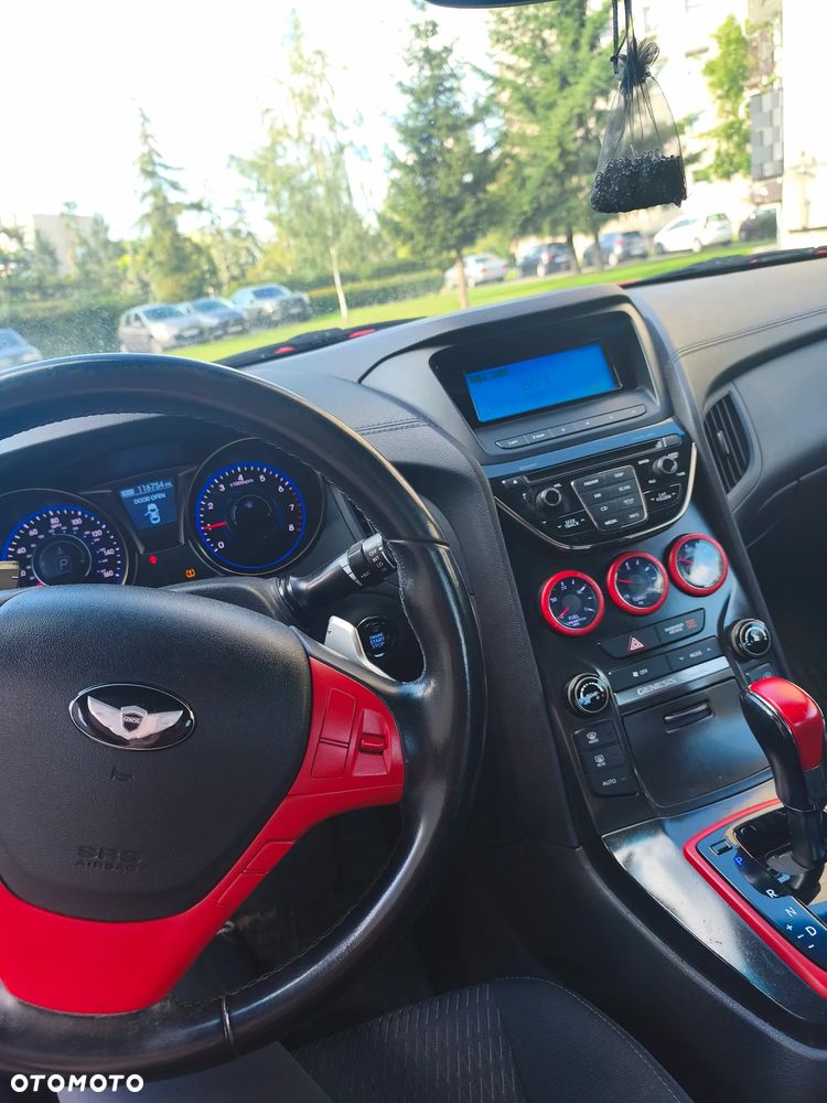 Hyundai Genesis Coupe - 10