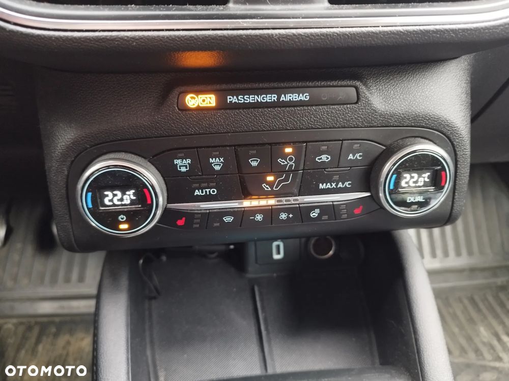 Ford Focus 1.0 EcoBoost Titanium X - 11