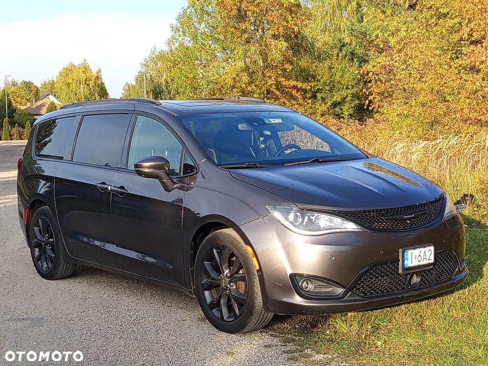 Chrysler Pacifica - 18