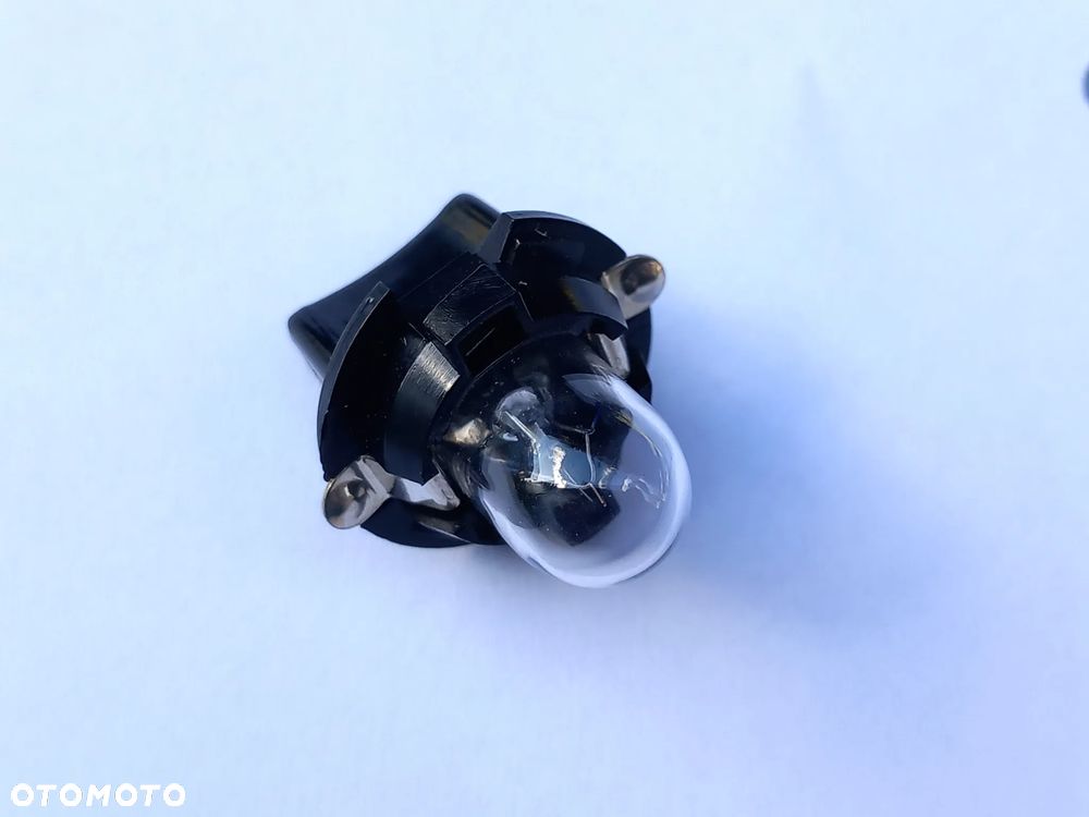 Żarówka oświetlenia z oprawką 2W Ford 5027172 - 1
