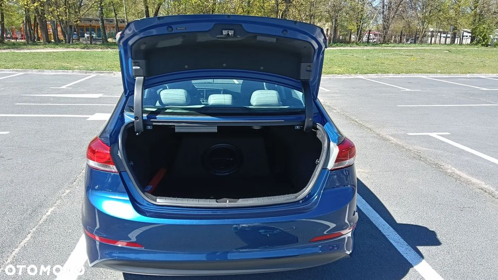 Hyundai Elantra - 10