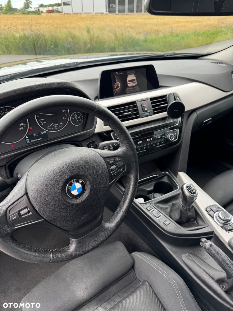 BMW Seria 3 318d Sport Line - 12
