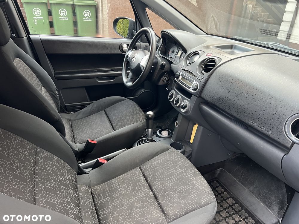 Mitsubishi Colt 1.1 - 12