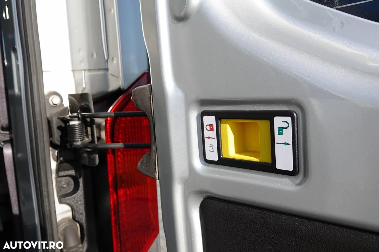 Ford TRANSIT / 6 locuri + Acces scaun cu rotile / Pentru persoane cu dizabilități / 2021 / DUPĂ CONTRACTUL DE SERVICE - 37