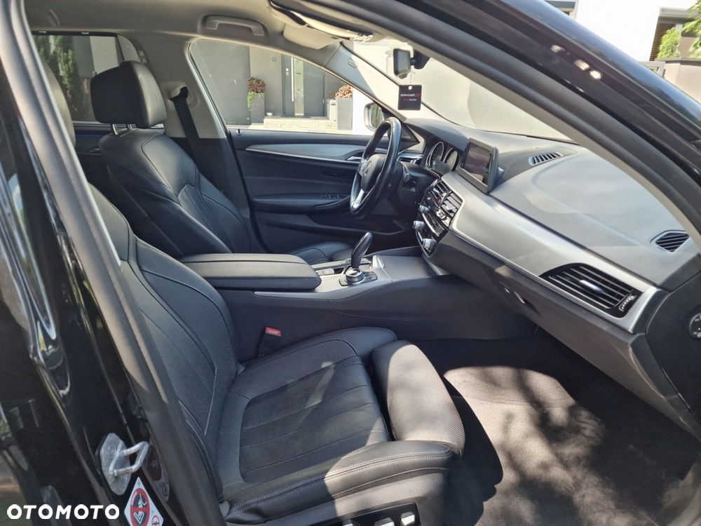 BMW Seria 5 530d Sport Line - 19