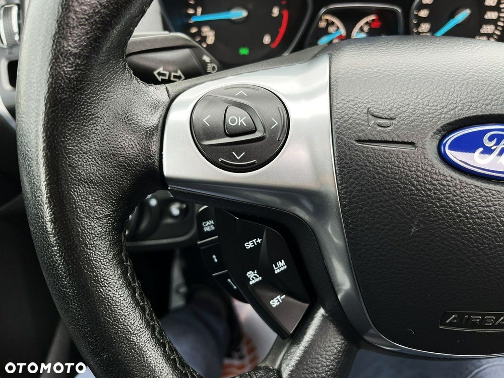 Ford Kuga - 24