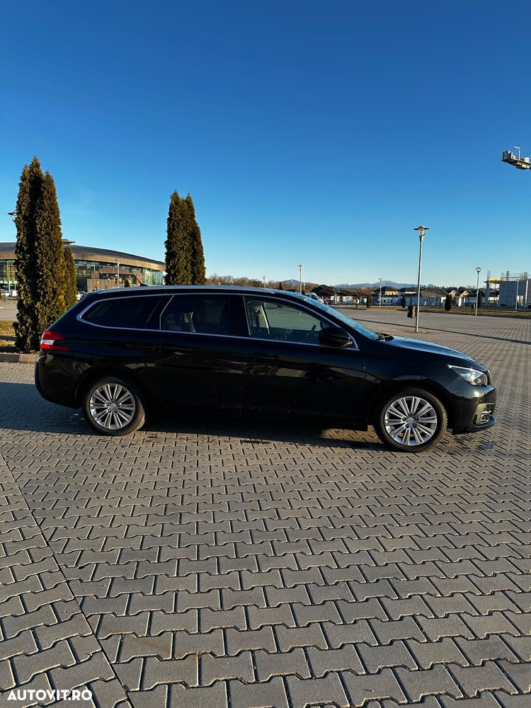 Peugeot 308 1.2 L PureTech Turbo Allure - 2