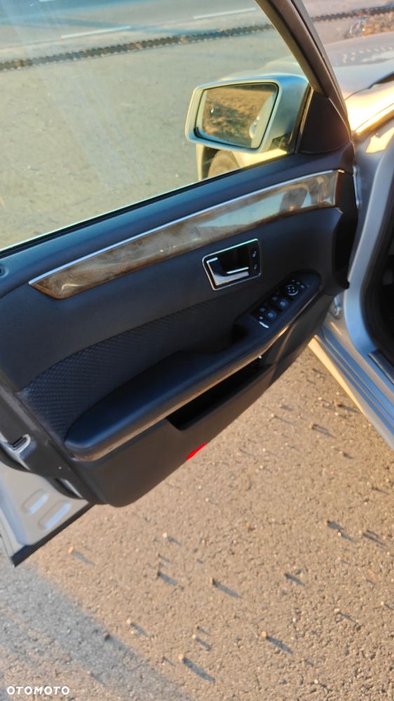 Mercedes-Benz Klasa E 200 CGI BlueEFFICIENCY Automatik Elegance - 17