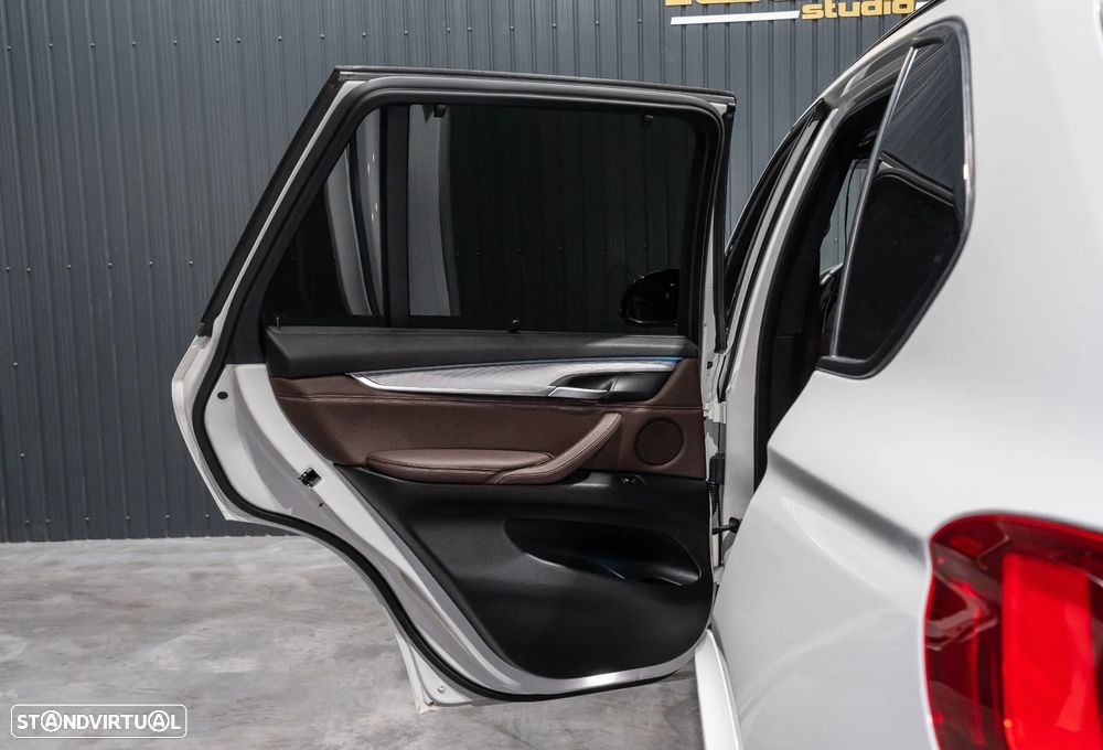 BMW X5 25 d xDrive Pack M - 29