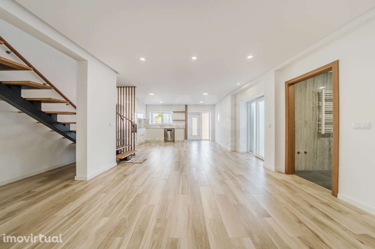 Moradia Remodelada T3 com terraço e pátio no Pó - Grande imagem: 2/37