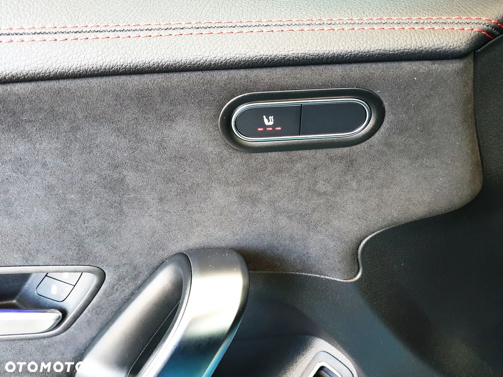 Mercedes-Benz CLA 180 AMG Line 7G-DCT - 24