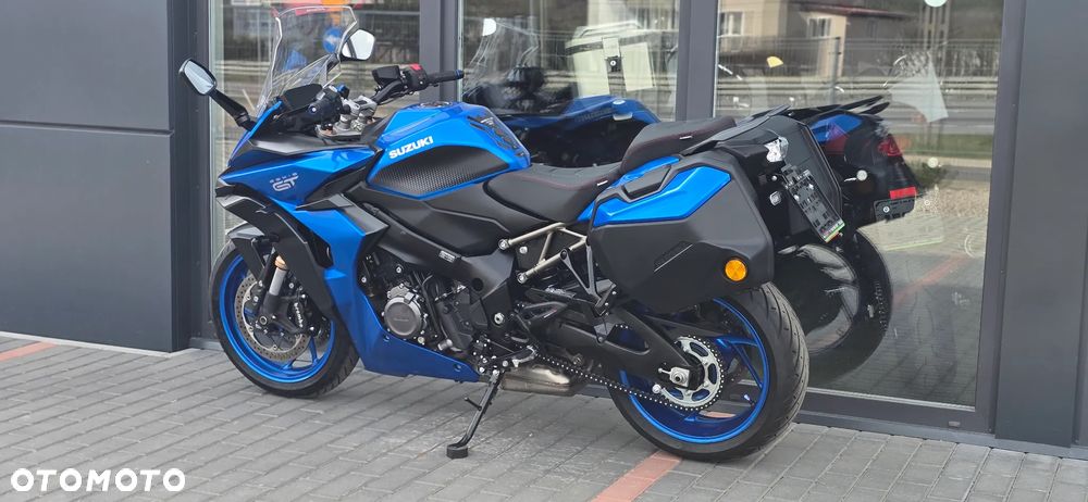 Suzuki GSX - 26