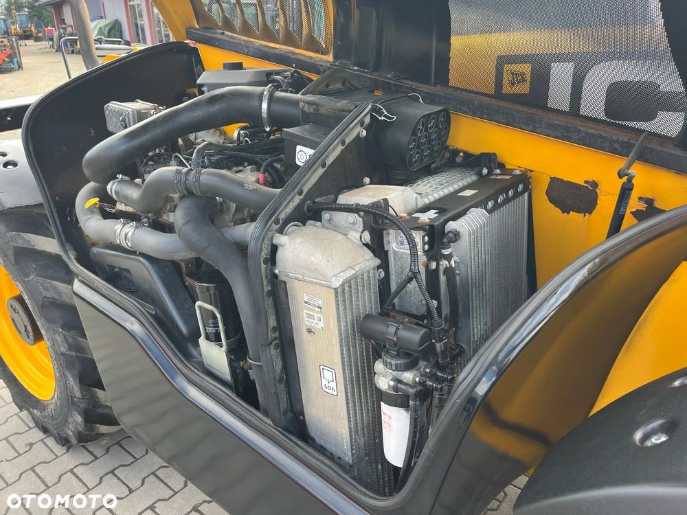 JCB 527-58 Agri - 25