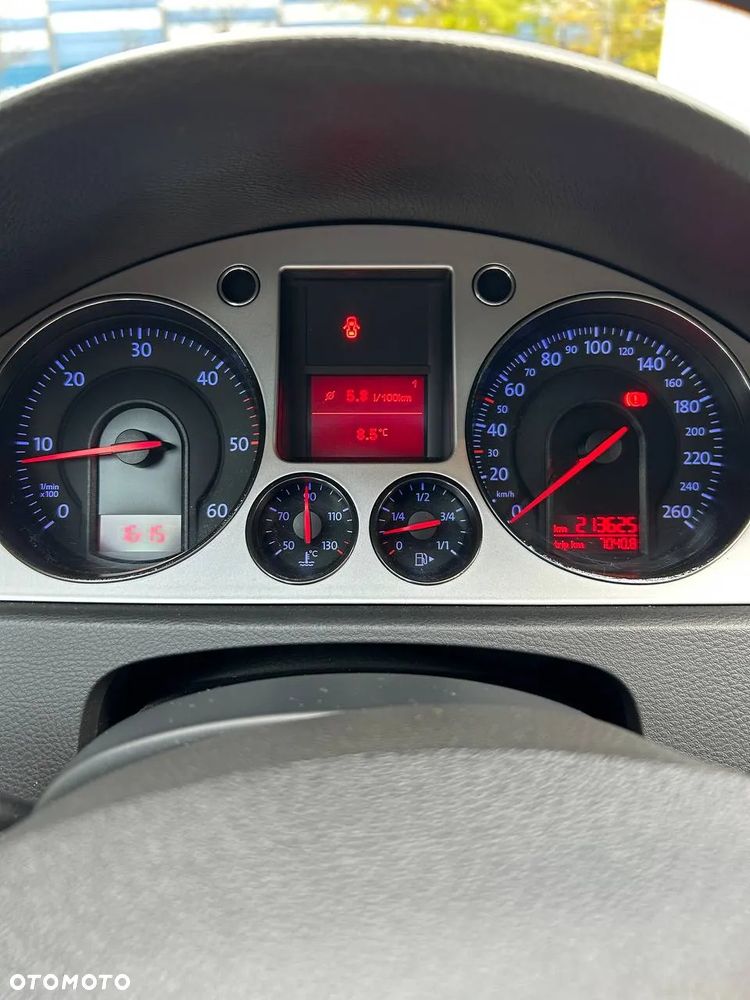 Volkswagen Passat 2.0 TDI Comfortline - 9