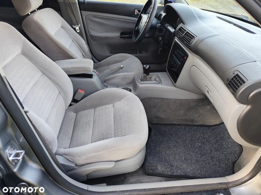 Volkswagen Passat 1.9 TDI Basis - 14