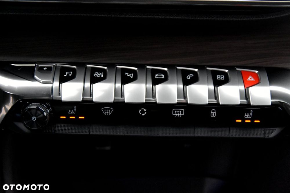 Peugeot 3008 1.6 PureTech HYbrid4 GT Line S&S EAT8 - 29